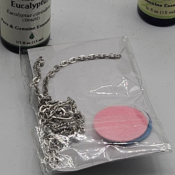 New Essential Oil Diffusing Necklace with eucalyptus,  lavender, and peppermint - Picture 3 of 9